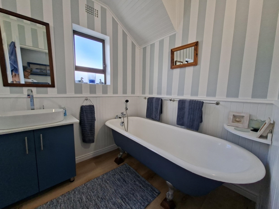 4 Bedroom Property for Sale in Pringle Bay Western Cape